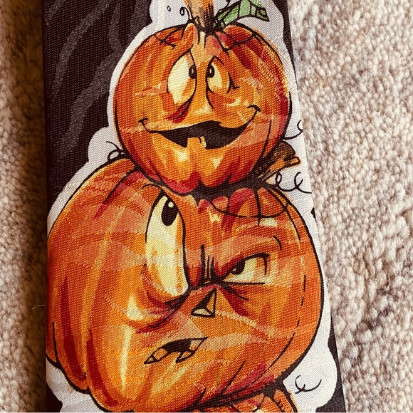 A. Rogers 100% Polyester Halloween Jack O Lanters/Pumpkins Tie - Picture 5 of 11